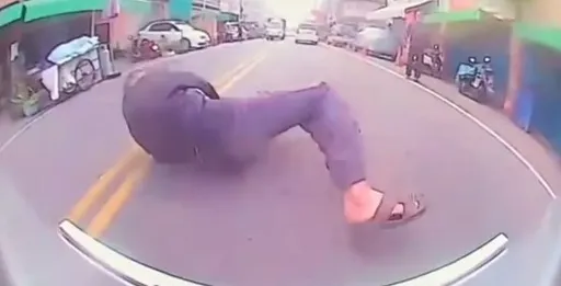 這碰瓷好遜！？駕駛急煞險撞上　原來他另有隱情