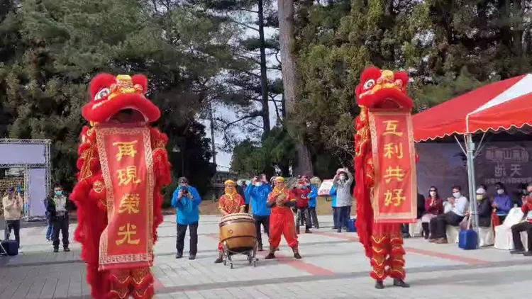 舞獅獻瑞期待能夠鴻圖大展。民眾提供