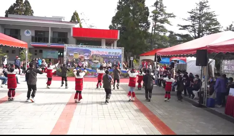 啟用儀式先由梨山國中小的迎賓舞開場。民眾提供