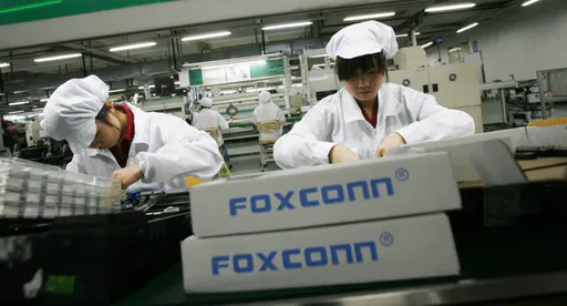 蘋果對iPhone品質要求超嚴格 每條產線需1200個工人是安卓12倍