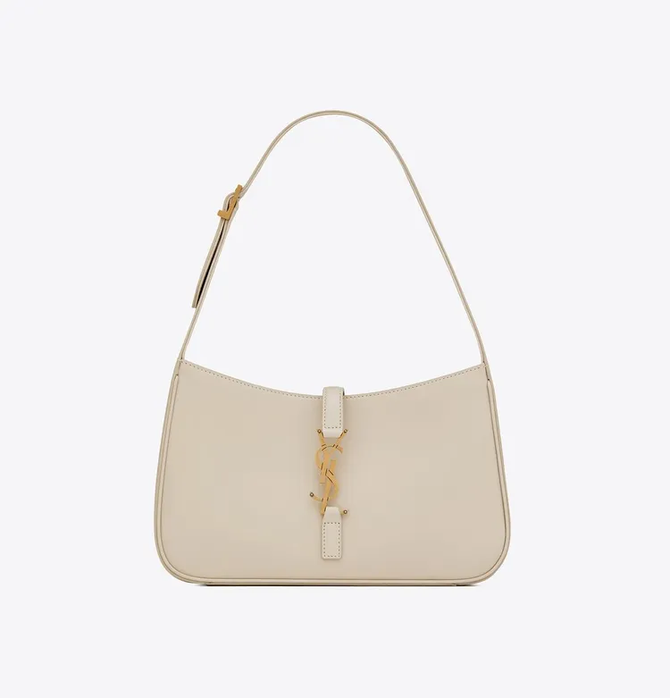 LE 5 À 7亮面皮革Hobo手袋，7萬5050元。翻攝SAINT LAURENT官網