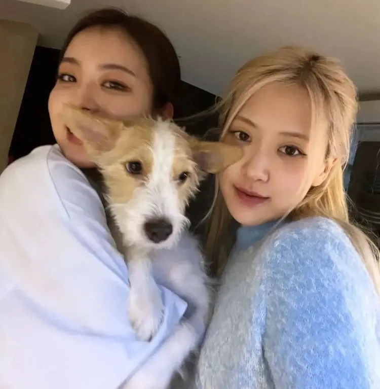 Rosé（右）和姊姊Alice都有著清秀的五官。翻攝roses_are_rosie IG