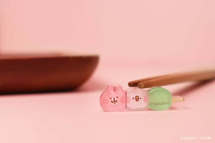 即日起-1/31於新北中和「卡娜赫拉的小動物-和菓新春小禮舖」快閃店單筆消費滿499元加贈筷架。業者提供