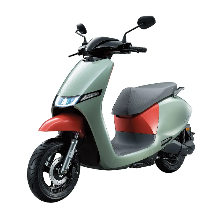 新光三越左營店福袋獎項、市價4萬9800元的光陽電動車。業者提供