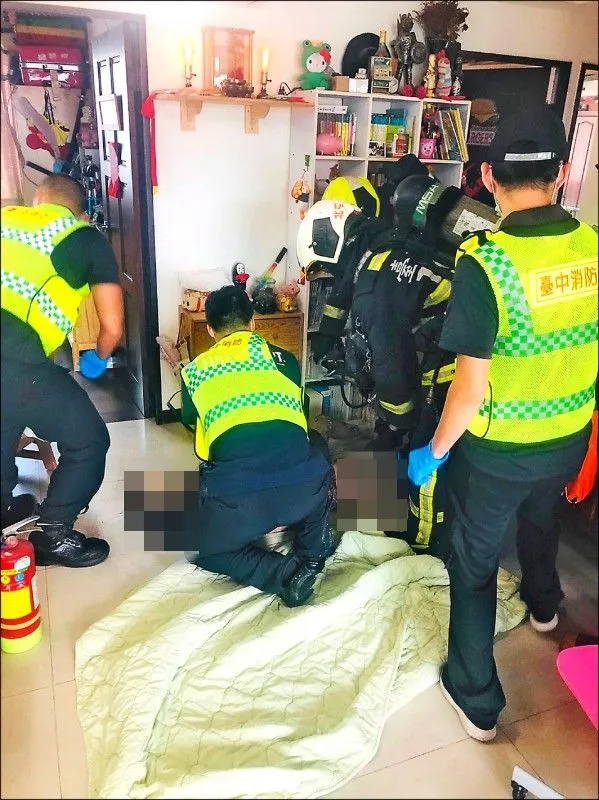 張女全身三度燒燙傷，警消到場時已無生命跡象，送醫仍不治。民眾提供