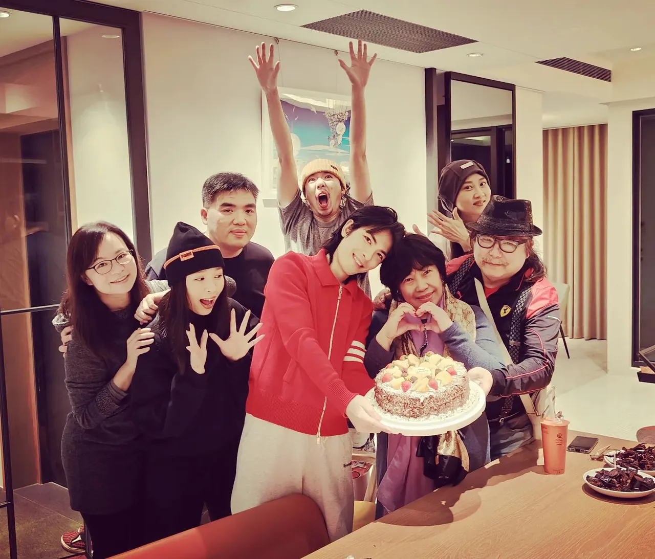 蕭敬騰全家福合照。翻攝蕭敬騰臉書