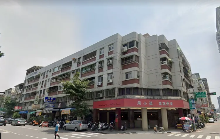 台中早期以國泰興建的公寓，指名度最高。王鈞生攝