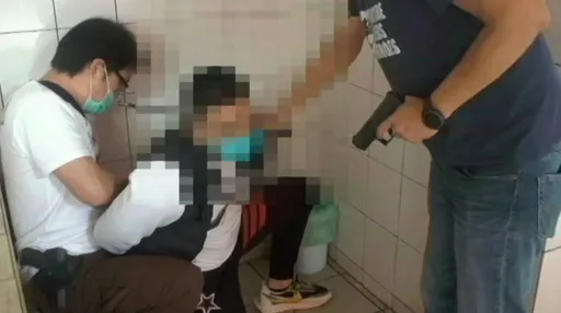 24歲男殺人通緝逃3年！四處拜廟求平安　卻在廁所栽了原因曝光