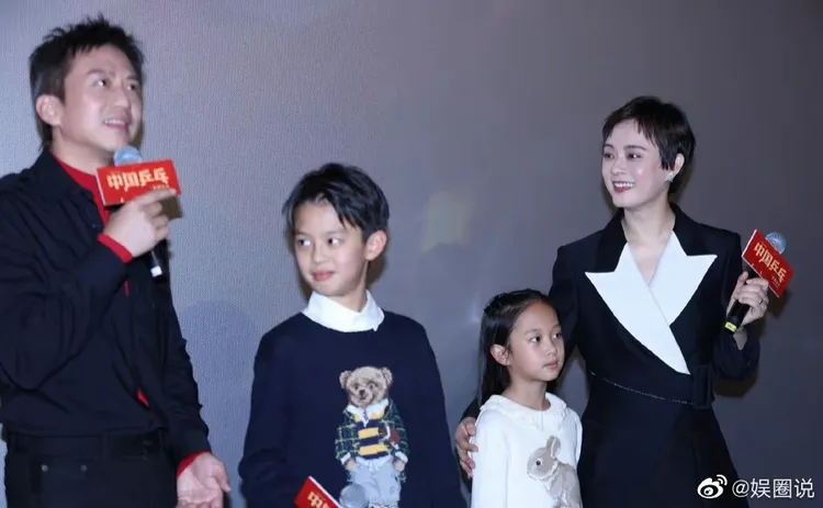 鄧超和孫儷一家4口幸福美滿。翻攝娛圈說微博