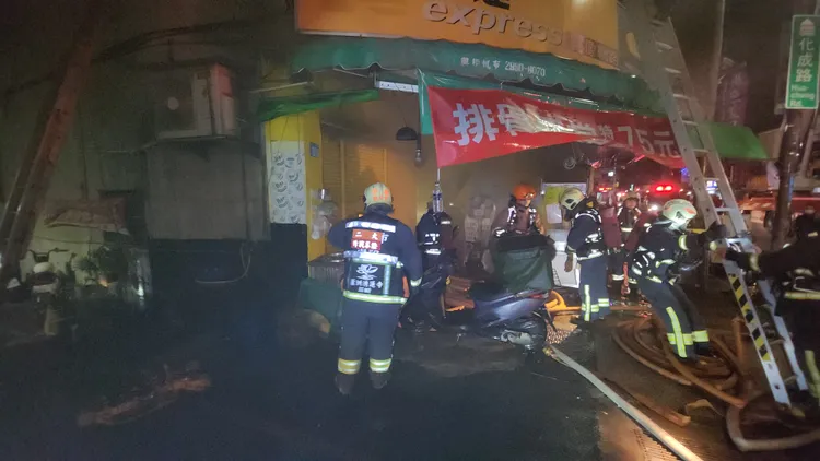 起火點在一樓便當店後側的冰箱附近。黃仲瑜攝