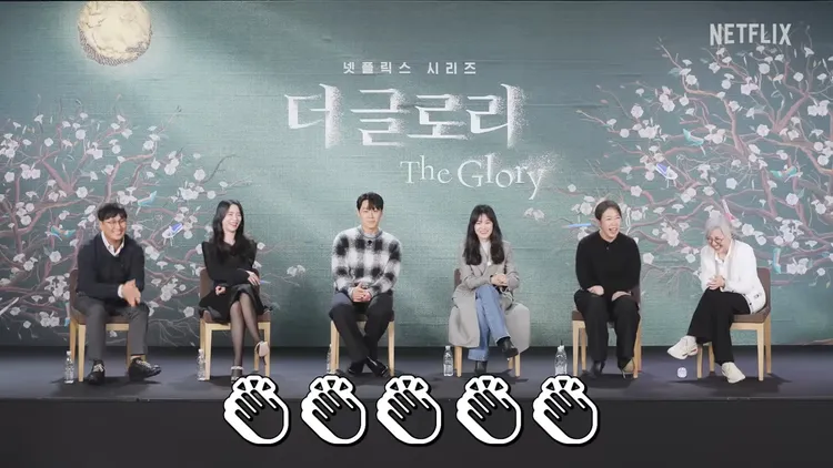 《黑暗榮耀》編劇金銀淑（右起）、廉惠蘭、宋慧喬、李到晛、林知衍、導演安吉鎬解密拍攝時的幕後故事。翻攝Netflix