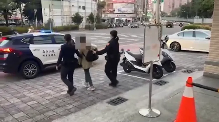 警方依竊盜罪嫌將黃女移送偵辦。讀者提供