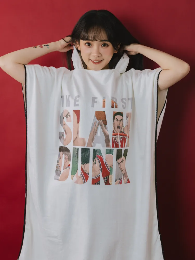 斗篷毛巾，1/11下午3點-1/15消費不限金額，加價799元可換購。業者提供