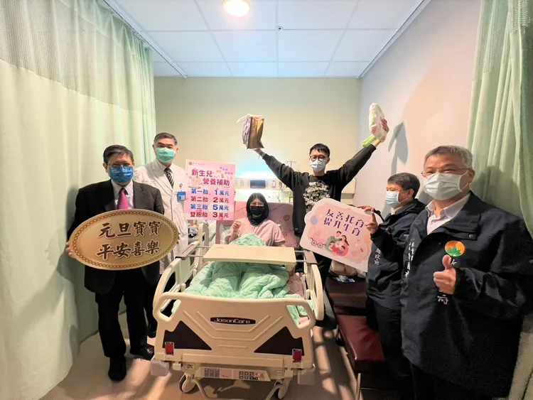 楊文科鼓勵縣民增產報國，縣府將持續推動嬰幼兒福利、輔導各公共場合及職場廣設哺集乳室，提供母嬰親善空間。新竹縣政府提供