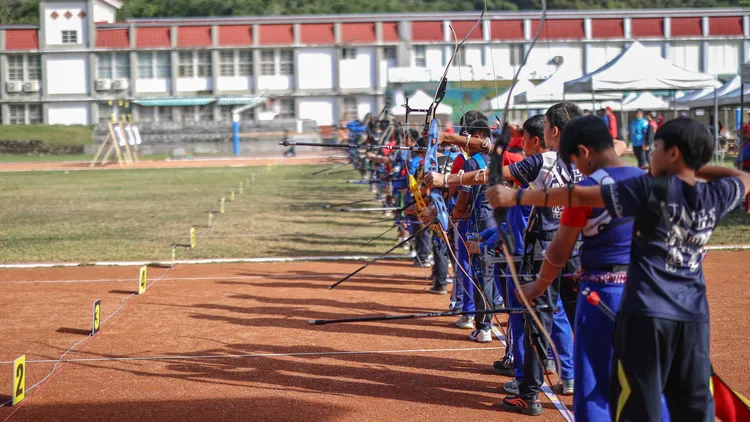 第一屆浪凡盃花東縱谷射箭邀請賽有140名小選手參賽。浪凡慈善基金會提供