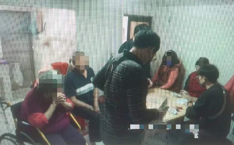 高雄警方在楠梓民宅破獲天九牌賭場。讀者提供