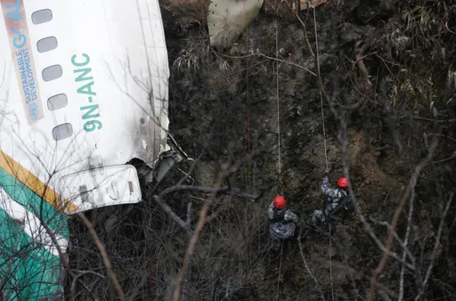 尼泊爾墜機已尋獲黑盒子　垂降300公尺驚險搜救