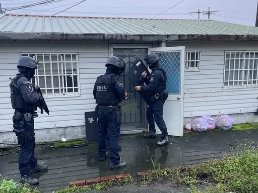 礁溪溫泉日租套房藏槍毒 宜蘭警拂曉攻堅一舉成擒