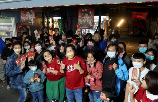 鍾欣凌婆婆魅力席捲瑞豐夜市 「啦啦隊女神」林襄揪襄民捧場