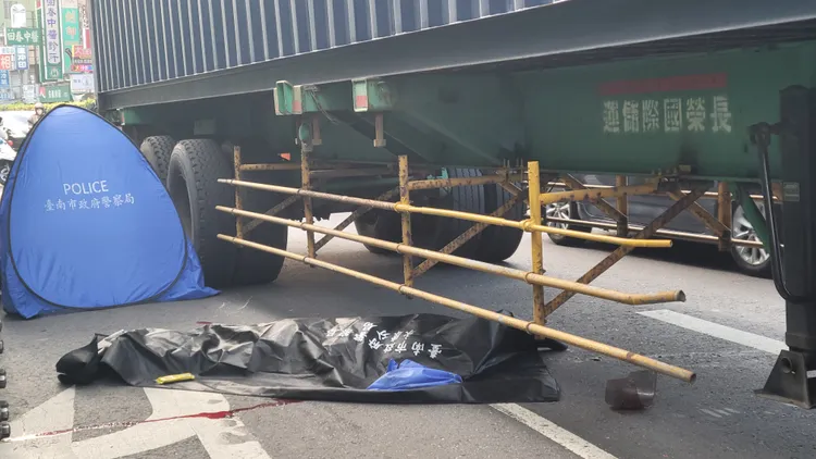 女騎士慘死車輪下。劉榮輝攝