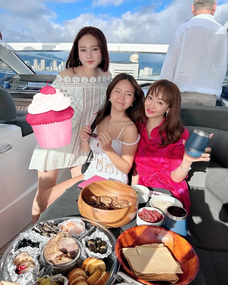 神田宇乃元旦時搭豪華遊艇出海度假。翻攝神田宇乃IG