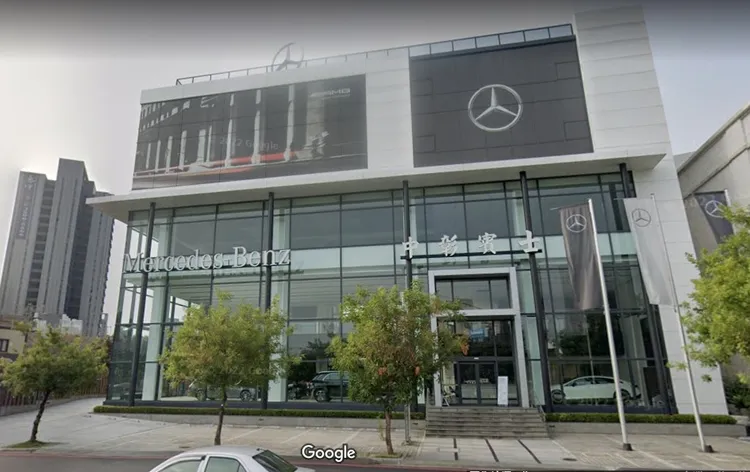 台中地院一審判決中彰賓士應返還715萬車款給傅姓車主，圖為中彰賓士台中南屯分公司。翻攝Google街景