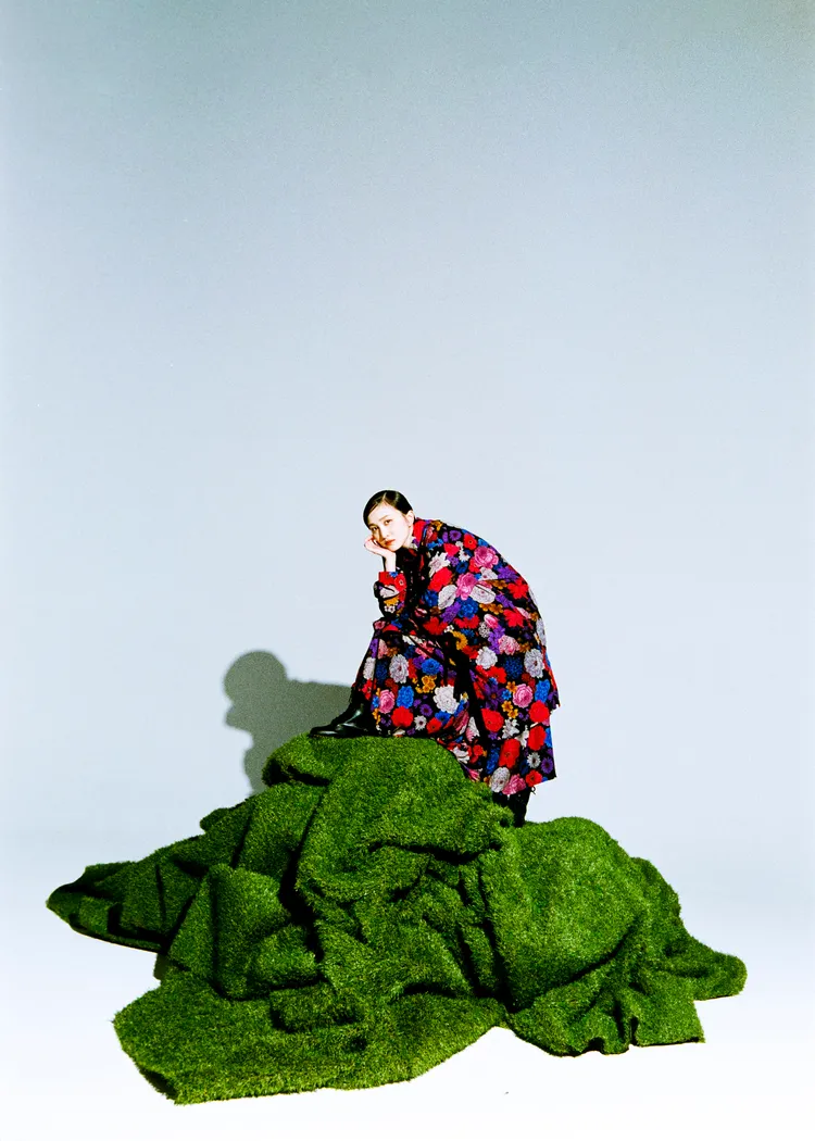 擅以跨界手法激盪創意火花的Ground Y，不只系列中運用更為多樣搶眼的印花，還不時會和動漫、休閒服飾等不同品牌玩出聯名商品。品牌提供