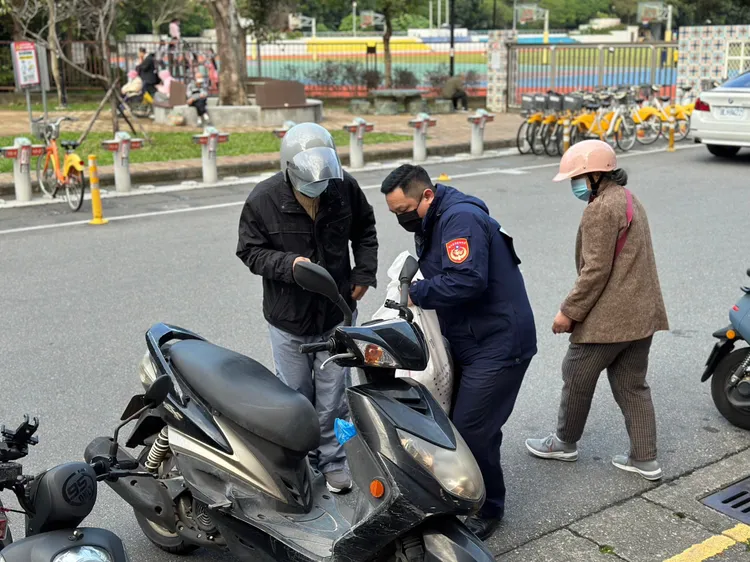 致贈白米的主要對象是中、低收入戶、身心障礙者、弱勢兒童少年及獨居長者等，讓這些弱勢族群也能感受年節氣氛。金馬澎分署提供