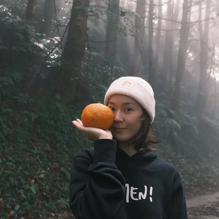 鍾瑶俏皮賀年。翻攝鍾瑶臉書