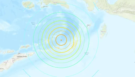 印尼塔寧巴群島外海發生規模7.6強震 一度發布海嘯警告