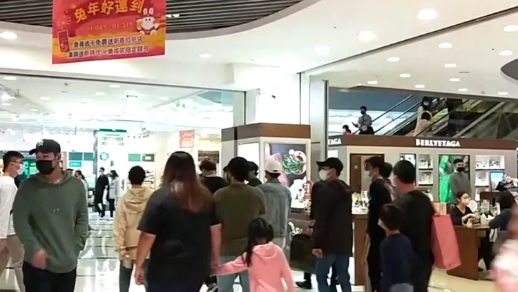 大魯閣新時代購物中心迎接農曆年商機，推出多項優惠吸引人潮。大魯閣新時代提供