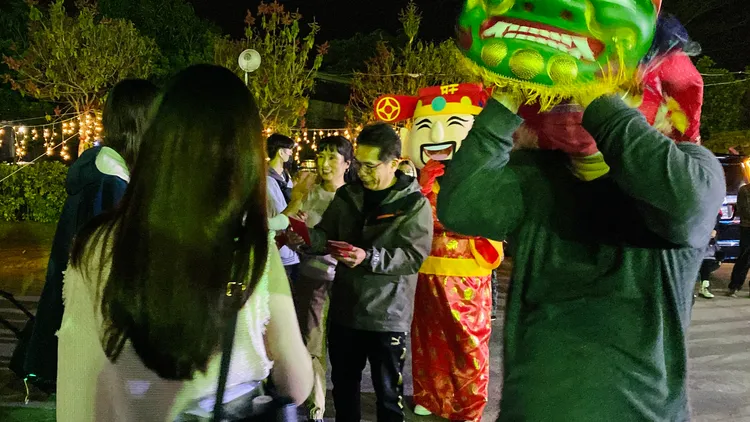 好友們紛紛接力響應。王志弘攝