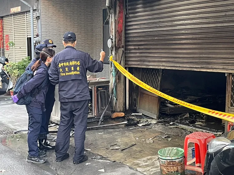 火場調查人員已經出動，目前釐清起火原因。王煌忠攝
