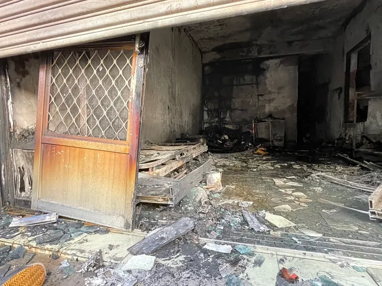 透天厝燒得面目全非。王煌忠攝