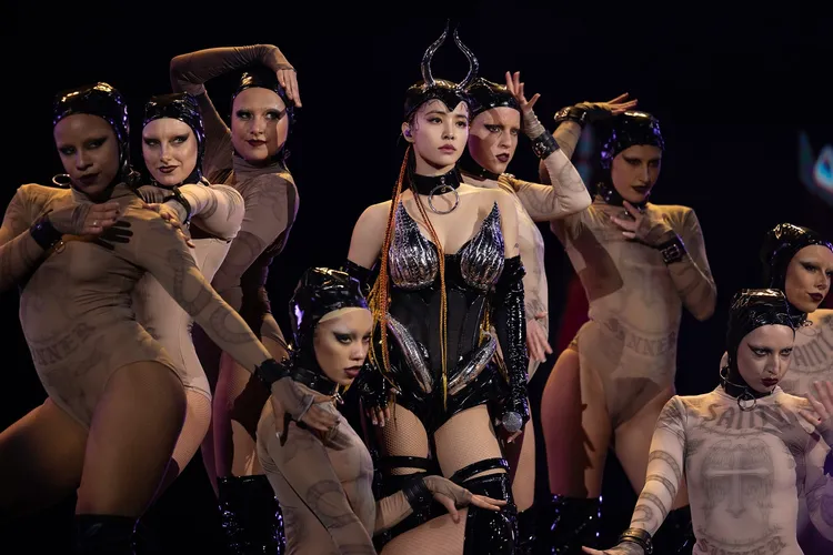 「炫黑女帝」造型。品牌提供