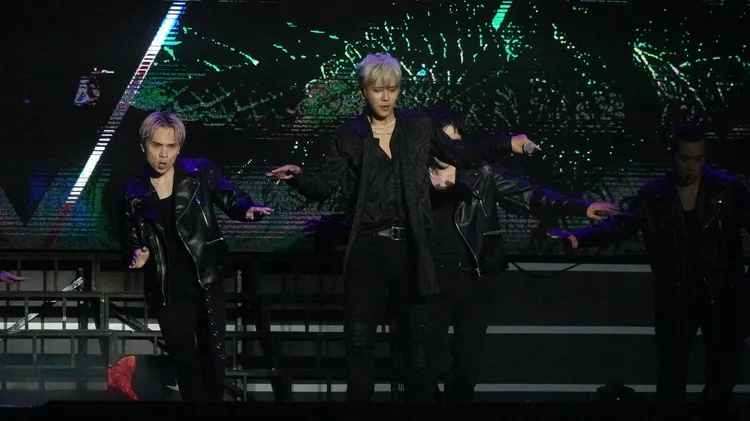 花蓮跨年晚會下大雨，羅志祥全身都溼透。王文傑攝