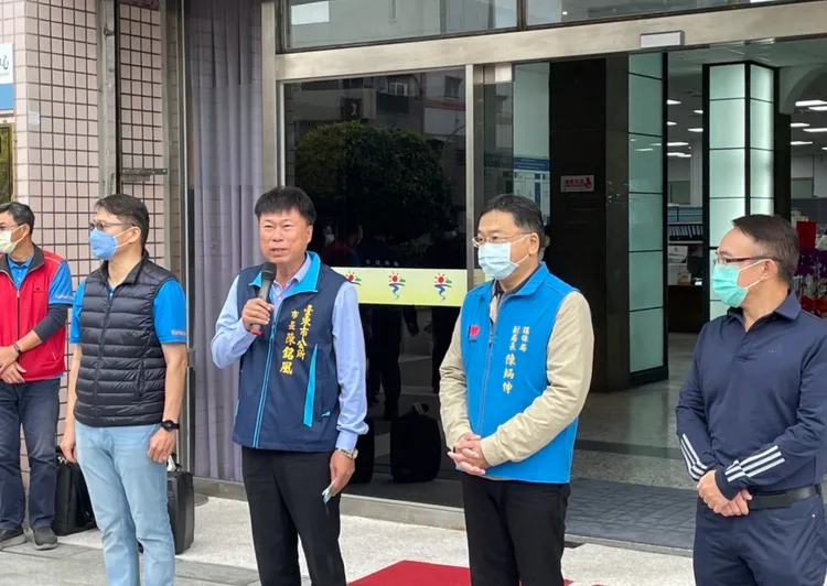 台東市長陳銘風（右三）。台東縣環保局提供