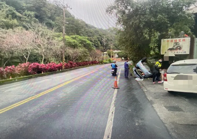 警方獲報趕抵進行交通疏導。林口警分局提供