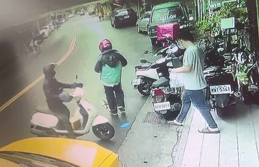 外送員超商外遺落錢包　這人見狀秒撿走還「暗康」下場曝光