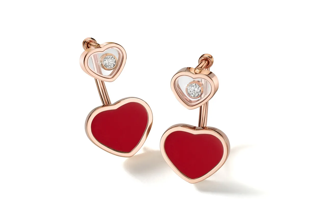 蕭邦Happy Hearts玫瑰金紅珊瑚耳環,10萬8000元。品牌提供