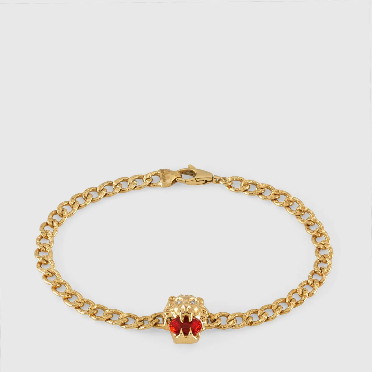 GUCCI 18K金獅頭紅色蛋白石手鍊,10萬2800元。品牌提供