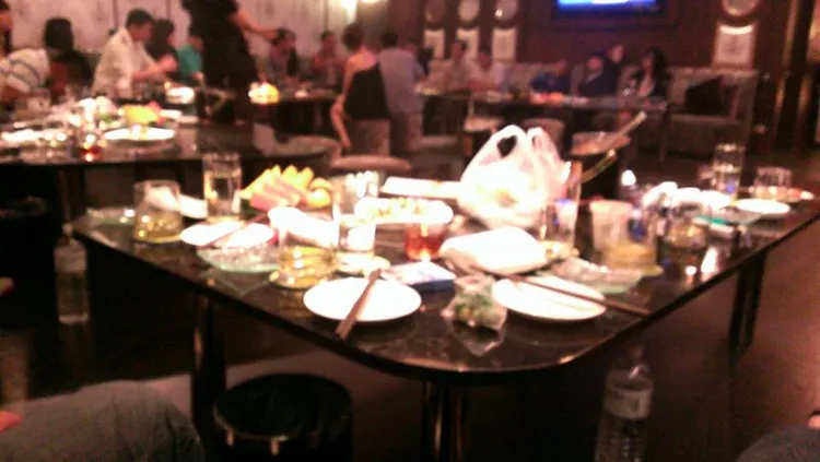 酒店業營業稅額高達15到25%，業者每年繳交稅額驚人，因此與酒商業者勾結虛設行號逃漏稅。資料畫面