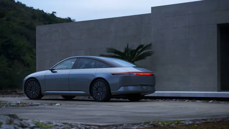 CES記者會中提到，Afeela原型車內外配置了高達45個感測器和鏡頭。原廠照片