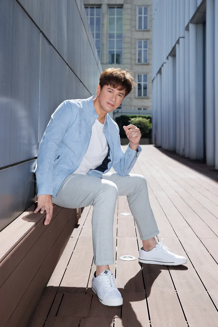 李聖傑用歌聲唱出每個人的心聲。華納音樂提供