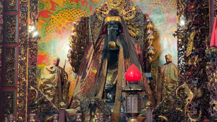 廟方主要供奉的主神，為五路財神爺之首「金龍如意正一龍虎玄壇真君」的趙光明。田兆緯攝