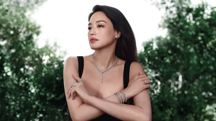 舒淇演繹寶格麗旗下經典的Serpenti系列珠寶，呈現其靈蛇圖騰背後不敗的雋永之美。品牌提供