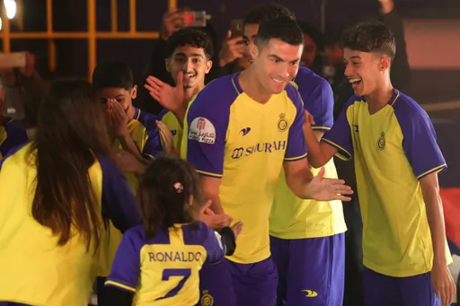 C羅首穿艾納斯球衣亮相 強調不是沒人要!「歐洲和美國都有球隊想簽我」