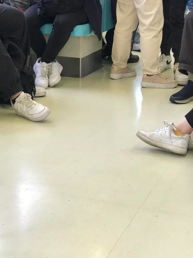 乘客撞鞋。翻攝「路上觀察學院」臉書