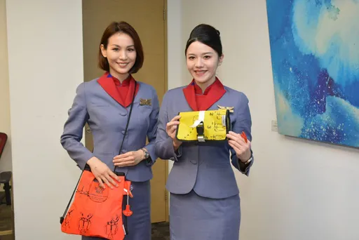 除役救生衣變身時尚單品 華信航空ERJ環保小包即起限量上市