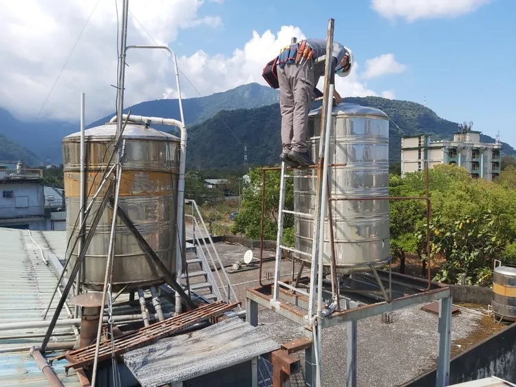 台地在地還有宅配裝修團隊，協助當地村民解決住宅修繕。台泥提供